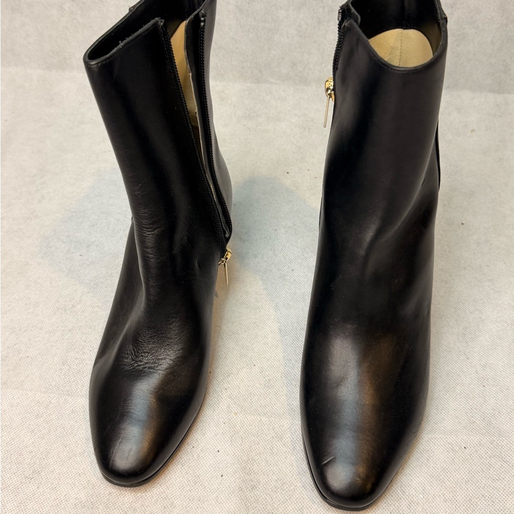 Jimmy Choo Black Leather Ankle Boot SZ 35.5 Never Worn Block Heel - Picture 2 of 4